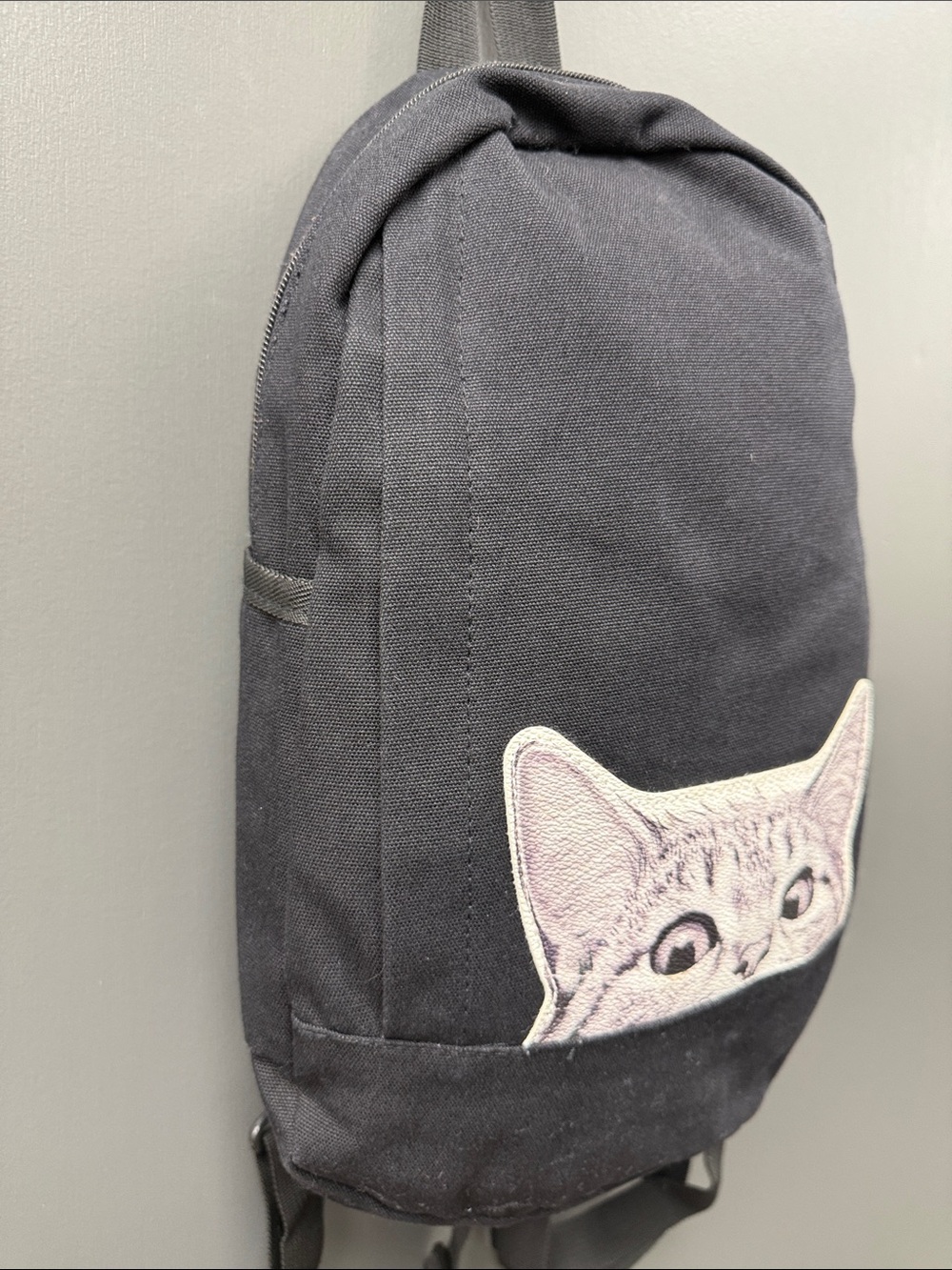 Black Cat Peek-A-Boo Sling Backpack - Cute Cat Design - Picture 4 of 8